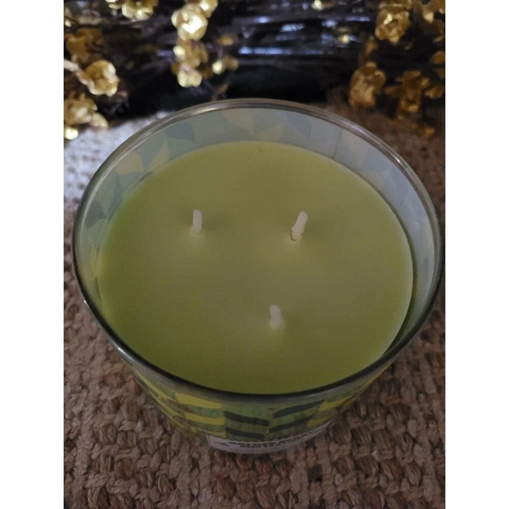 Golden Berry Mistletoe - Bath and Body Works 3-Wick Candle - Picture 2 of 3